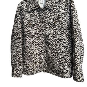 Coldwater Creek leopard quilted jacket size medium never worn nice light weight